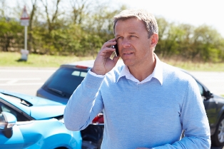steps to take after a car crash call insurer