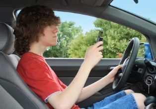 teen driver distractions texting