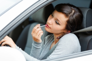 teen drivers distractions grooming